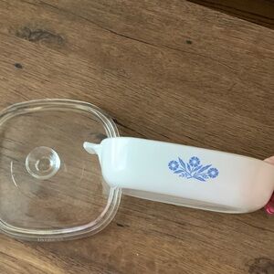 Corningware White and Blue Cornflower Dish with Lid. Small Chip!